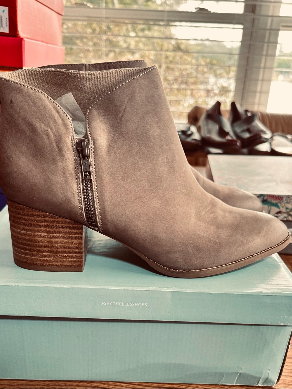 Seychelles Taupe Nubuck Leather, Ankle Booties, 2.5” Heel, NIB, Size 11, unworn